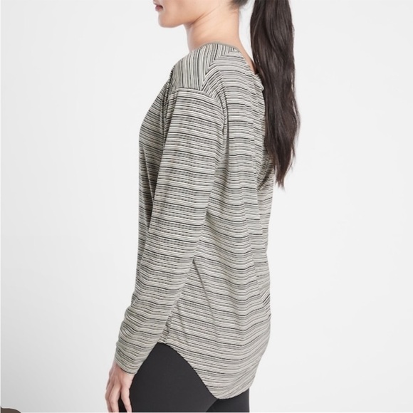EUC Athleta Women’s Cloudlight Stratus Top - Picture 2 of 6